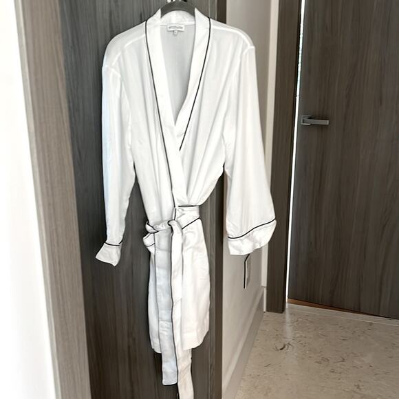 NWT $250 ANTHROPOLOGIE lovers ETTITUDE ROBE bamboo loycell sateen white M - Picture 3 of 14